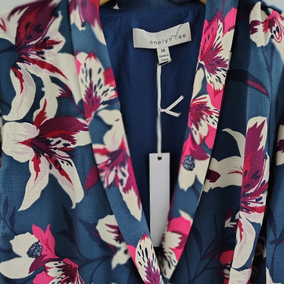 Adelyn Rae Shayne Blouse - Picture 4 of 7